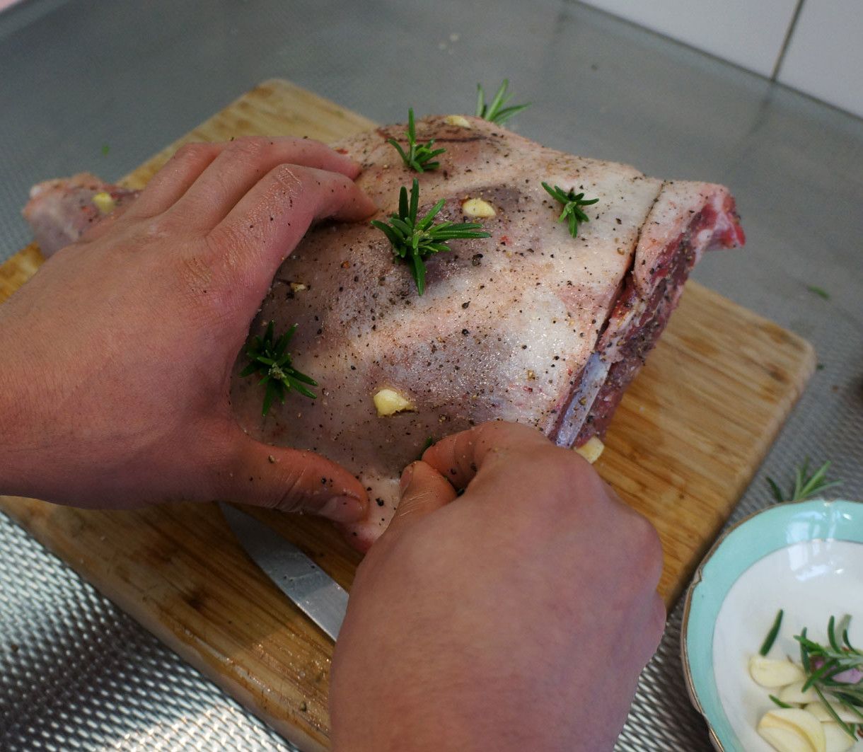 Lamsbout met rozemarijn en knoflook